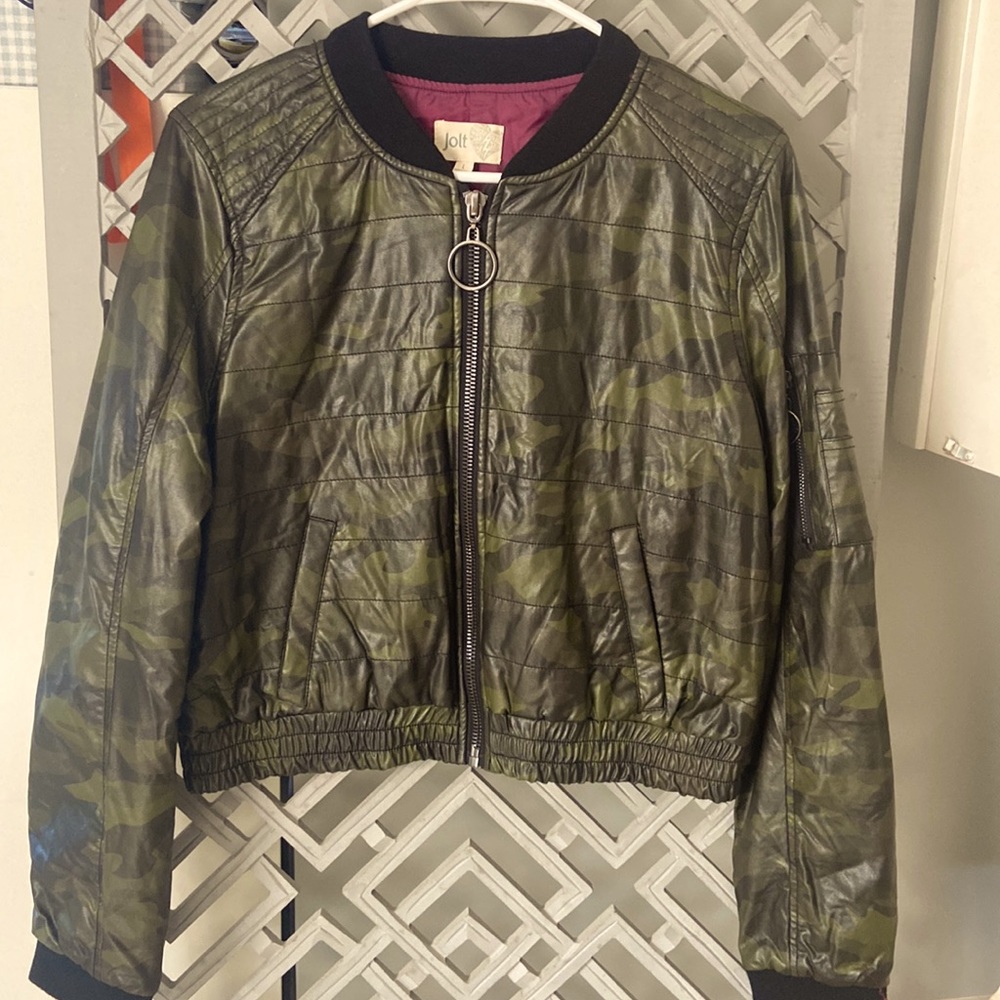Cropped Camo jacket size Y large